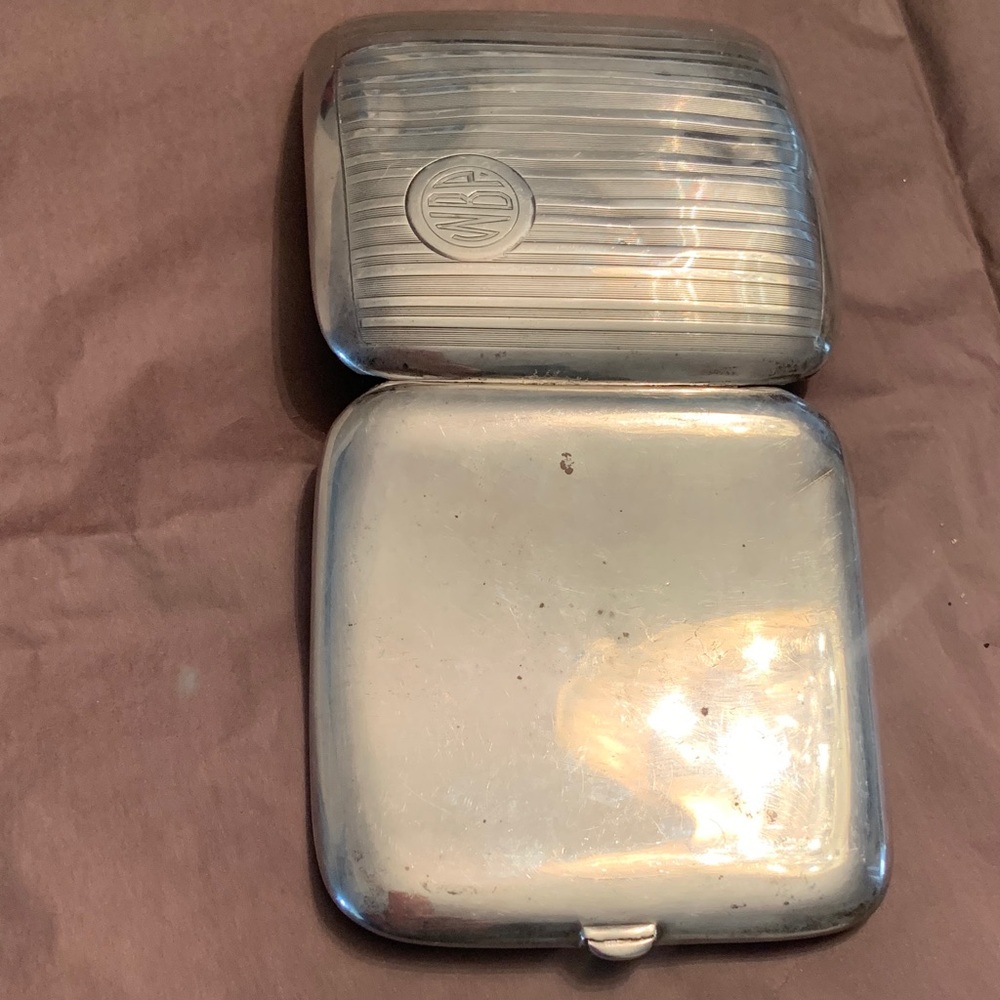 Silver Compact Case - Picture 6 of 6